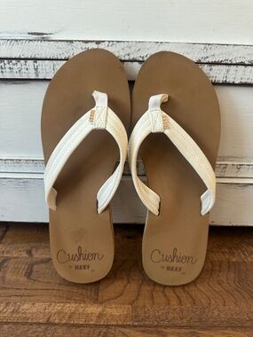 Reef Cushion Breeze Flip Flops White Sandals Women's Size 10